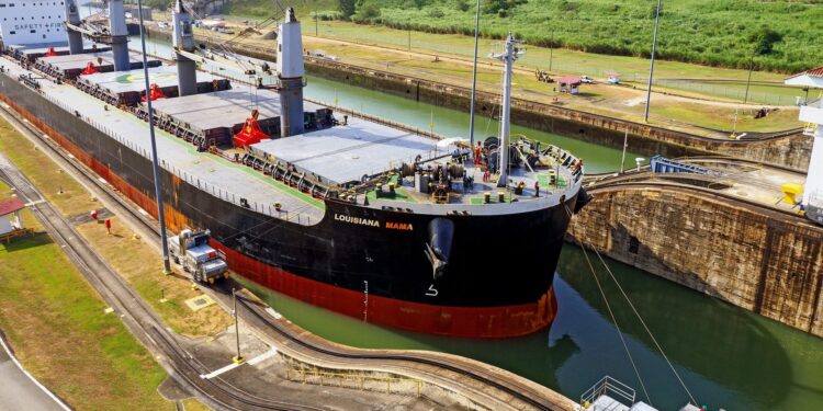 Barril de petróleo volta a se aproximar dos US$ 100