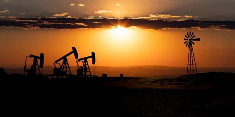 Petróleo segue em escalada acima dos US$ 102, enquanto pesquisa eleitoral é destaque local; Ibovespa em dólar cai nesta quinta-feira (10)