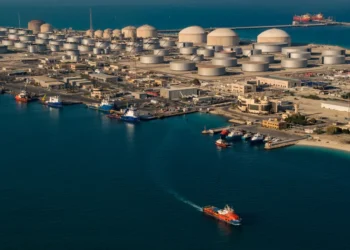 Ataques a oleoduto e navios no Oriente Médio ampliam pressão sobre petróleo