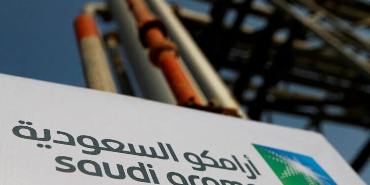 Arábia Saudita reduz fortemente preço do petróleo para Ásia