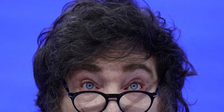 Milei diz que Argentina está próxima de produzir 1 mi de barris de petróleo por dia