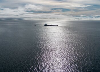 Frete de petróleo dos EUA para China já custa mais do que lançar um foguete ao espaço