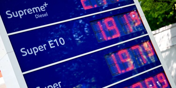 AIE acelerará liberação de estoques de petróleo e mais de 20 mi de barris de diesel