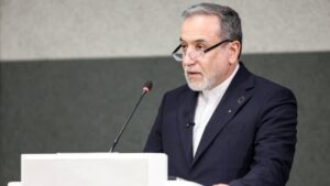 PRESSIONADO POR UMA INFLAÇÃO ACIMA DE 300 % E SEM PODER EXPORTAR PETRÓLEO, O IRÃ JÁ ADMITE ABRIR SUAS MONTANHAS SECRETAS ÀS INSPEÇÕES NUCLEARES