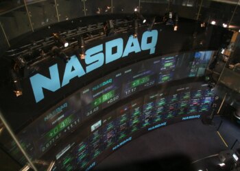 S&P 500 e Nasdaq fecham em baixa com alta do petróleo; ações de chips pesam