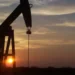 Petróleo fecha em direções opostas: Brent cai 0,13%, enquanto WTI sobe 3,03% – Times Brasil