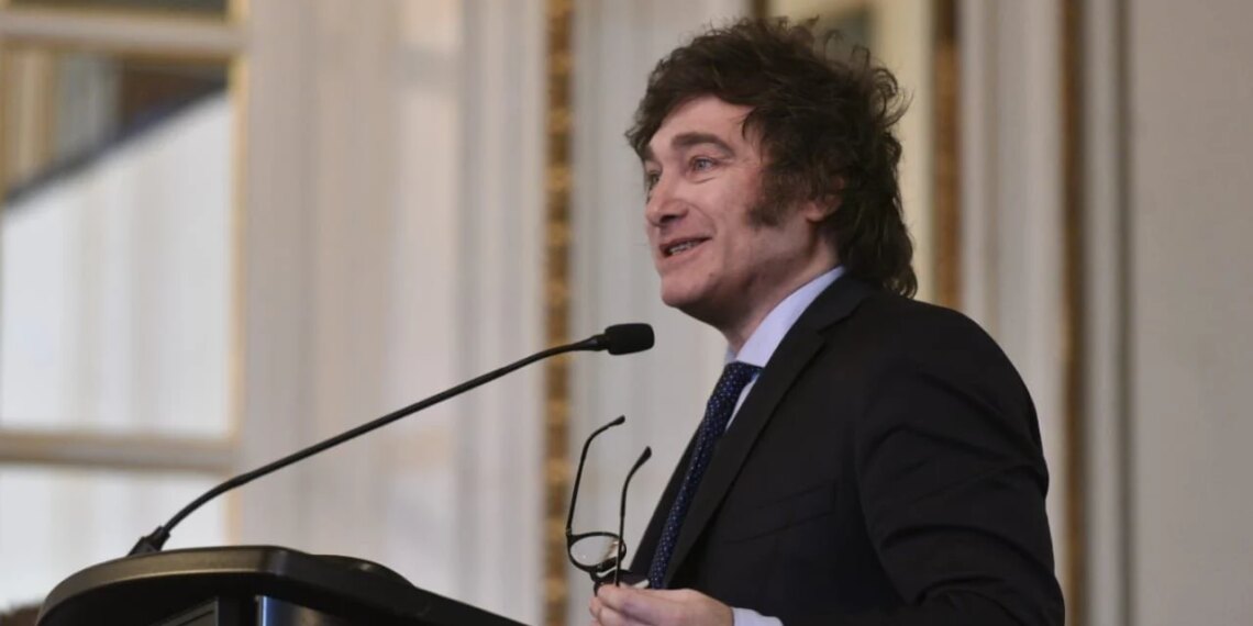 Milei diz que Argentina está próxima de produzir 1 milhão de barris de petróleo por dia